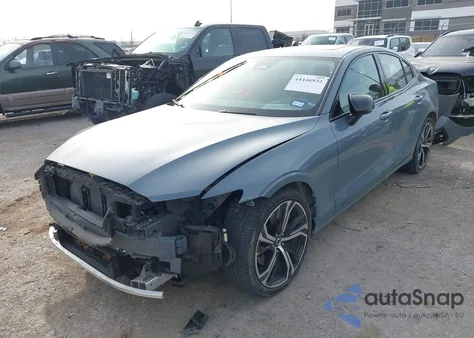 2024 Volvo S60 B5 Core Dark Theme z USA, uszkodzony, nr VIN 7JRL12TK6RG319878